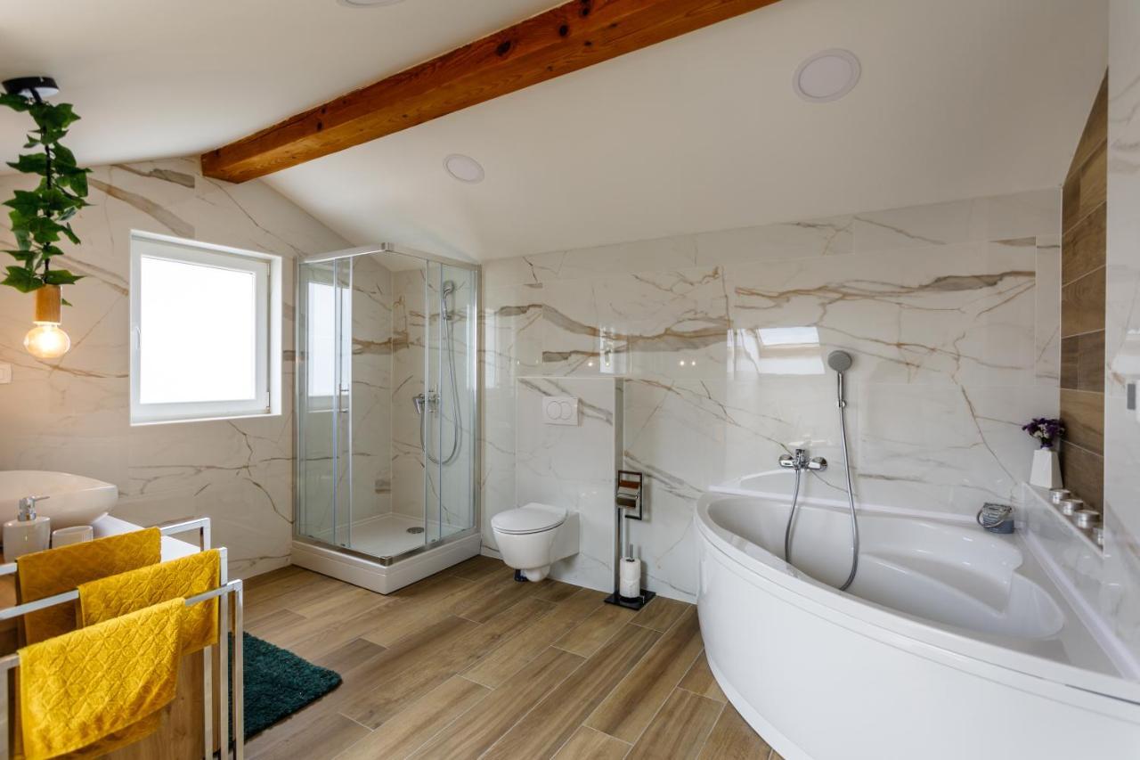 Apartmani Olea II Krk クルク エクステリア 写真